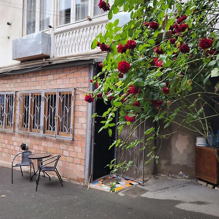 Apartment On Sulkhan-Saba Roma Тбилиси Экстерьер фото